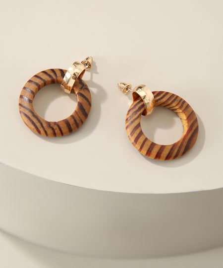 Brinco-Feminino-com-Pingente-de-Argola-Em-Madeira-Dourado-9963599-Dourado_1 Brinco-Feminino-com-Pingente-de-Argola-Em-Madeira-Dourado-9963599-Dourado_1