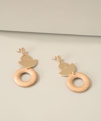 Brinco-Feminino-Alongado-com-Pingente-em-Madeira-Dourado-9963601-Dourado_1