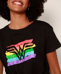 Camiseta-Feminina-Pride-Mulher-Maravilha-com-No-Manga-Curta-Decote-Redondo-Preta-9972624-Preto_6