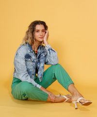 Jaqueta-Jeans-Feminina-Cropped-Marmorizada-com-Bolsos-Manga-Bufante-Azul-Claro-9981721-Azul_Claro_6