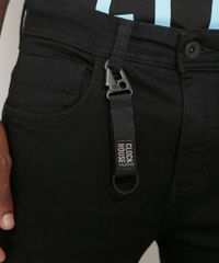 Calca-de-Sarja-Masculina-Super-Skinny-Cropped-com-Rasgo-no-Joelho-e-Chaveiro-Preta-9968745-Preto_4
