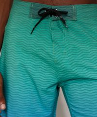 Bermuda-Surf-Masculina-Degrade-Estampada-com-Cordao-e-Bolso-Multicor-9970201-Multicor_4