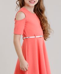 Vestido-Infantil-Open-Shoulder-Texturizado-com-Cinto-Manga-Curta-Decote-Redondo-Coral-9041149-Coral_4