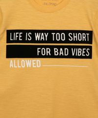 Camiseta-Infantil--Life-Is-Way-Too-Short--Manga-Longa-com-Sobreposicao-Amarela-9978657-Amarelo_3