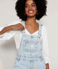 Jardineira-Jeans-Feminina-Relaxed-com-Rasgos-e-Barra-Dobrada-Azul-Claro-9980402-Azul_Claro_4