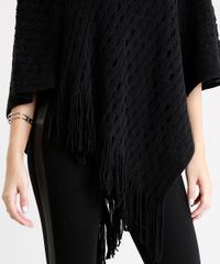 Poncho-Feminino-em-Trico-com-Franjas-Preto-8482125-Preto_4