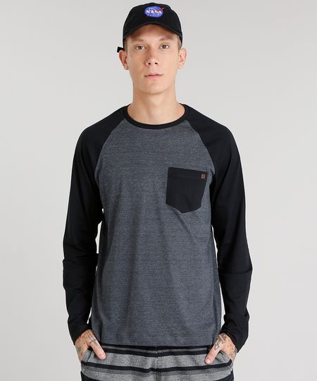 Camiseta-Masculina-com-Bolso-Manga-Longa-Raglan-Gola-Careca-Cinza-Mescla-Escuro-8582091-Cinza_Mescla_Escuro_1 Camiseta-Masculina-com-Bolso-Manga-Longa-Raglan-Gola-Careca-Cinza-Mescla-Escuro-8582091-Cinza_Mescla_Escuro_1
