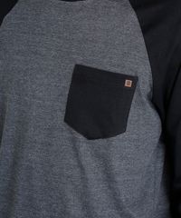 Camiseta-Masculina-com-Bolso-Manga-Longa-Raglan-Gola-Careca-Cinza-Mescla-Escuro-8582091-Cinza_Mescla_Escuro_4