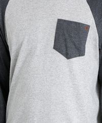 Camiseta-Masculina-com-Bolso-Manga-Longa-Raglan-Gola-Careca-Cinza-Mescla-8582091-Cinza_Mescla_4