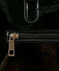 Bolsa-Feminina-Shoulder-em-Verniz-Preta-8883184-Preto_4