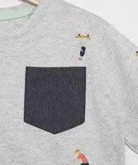Camiseta-Infantil-Estampada-Manga-Curta-de-Skatistas-com-Bolso-Cinza-Mescla-Claro-9978658-Cinza_Mescla_Claro_3