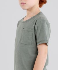 Camiseta-Infantil-com-Bolso-Manga-Curta-Gola-Careca-Verde-Militar-9038698-Verde_Militar_4