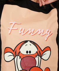 Camiseta-Feminina-Manga-Curta-Tigrao-Ursinho-Pooh-Decote-Redondo-Preta-9974867-Preto_5