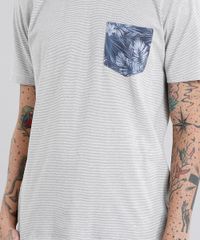 Camiseta-Masculina-com-Bolso-Estampado-de-Folhagem-Manga-Curta-Gola-Careca-Cinza-Claro-9046846-Cinza_Claro_4