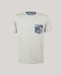 Camiseta-Masculina-com-Bolso-Estampado-de-Folhagem-Manga-Curta-Gola-Careca-Cinza-Claro-9046846-Cinza_Claro_5