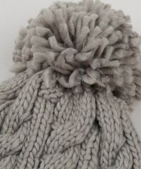 Gorro-Feminino-em-Trico-com-Pompom-Cinza-Mescla-8754445-Cinza_Mescla_4
