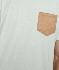 Camiseta-Masculina-Estampada-Manga-Curta-Gola-Careca-Mini-Print-com-Bolso-de-Suede-Verde-Claro-9971314-Verde_Claro_6