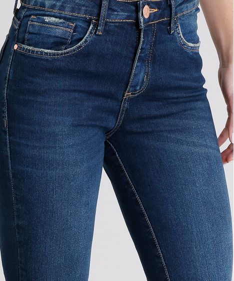 calça jeans cintura alta barra dobrada