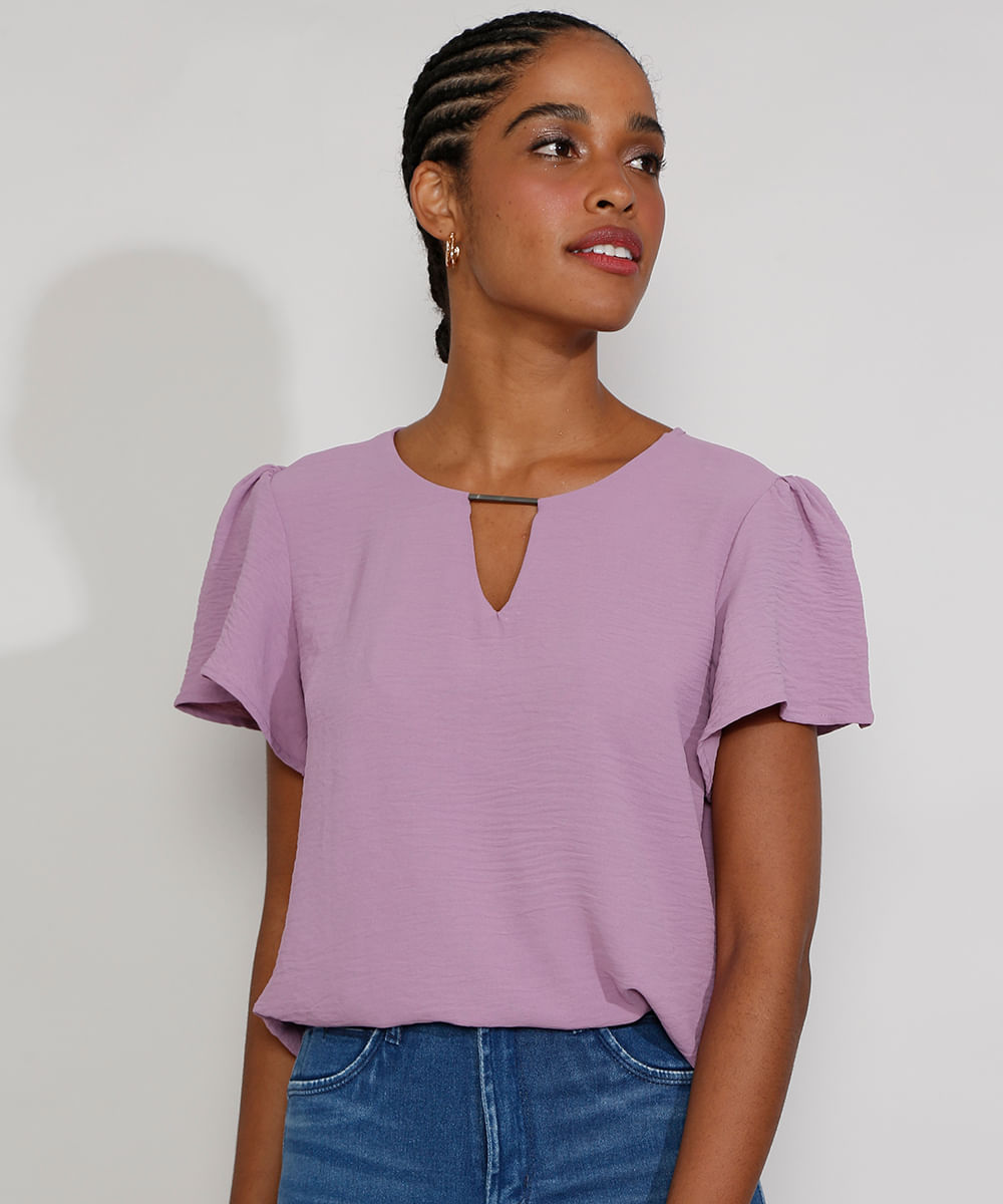 Blusa Feminina Manga Curta Ampla com Aviamento no Decote Lilás