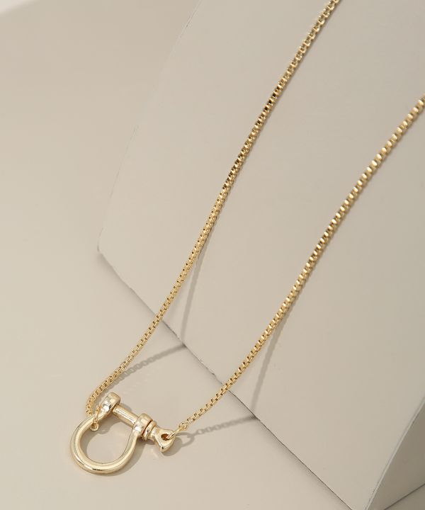 Colar Feminino com Pingente Dourado Único