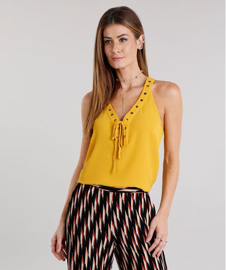 Regata-Feminina-Ampla-com-Ilhos-e-Lace-Up-Texturizada-Decote-V-Amarelo-Escuro-8886649-Amarelo_Escuro_1
