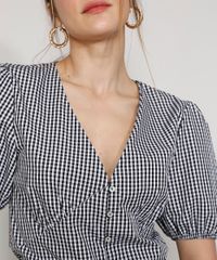 Blusa-Feminina-Mindset-Estampada-Xadrez-Vichy-com-Botoes-Manga-Bufante-Decote-V-Preta-9988083-Preto_4