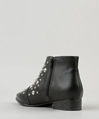 Bota-Feminina-Via-Uno-com-Tachas-Bico-Fino-Salto-Baixo-Preta-9071620-Preto_3