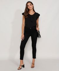Blusa-de-Crepe-Feminina-Manga-Curta-com-Babado-Gola-Laco-Preta-9976418-Preto_3