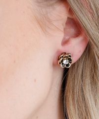 Brinco-Feminino-Flor-com-Strass-Dourado-8790170-Dourado_2