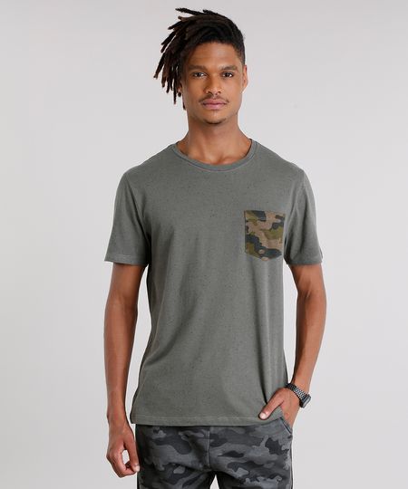 Camiseta-Masculina-com-Bolso-Estampado-Camuflado-Manga-Curta-Gola-Careca-Verde-Militar-9127319-Verde_Militar_1