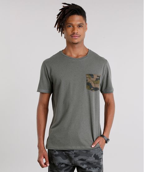 Camiseta-Masculina-com-Bolso-Estampado-Camuflado-Manga-Curta-Gola-Careca-Verde-Militar-9127319-Verde_Militar_1
