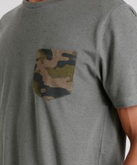 Camiseta-Masculina-com-Bolso-Estampado-Camuflado-Manga-Curta-Gola-Careca-Verde-Militar-9127319-Verde_Militar_4