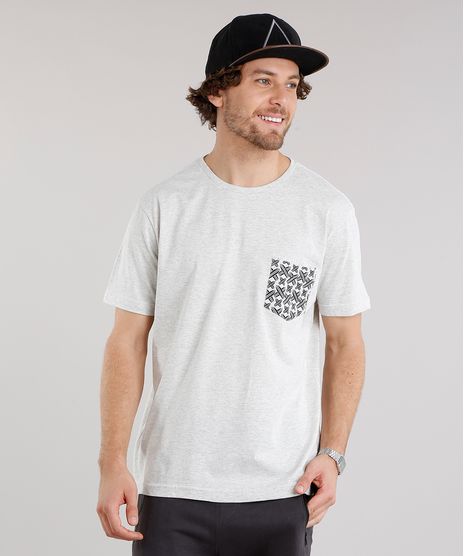 Camiseta-Masculina-com-Bolso-Estampado-de-Pranchas-Manga-Curta-Gola-Careca-Cinza-Mescla-Claro-9125663-Cinza_Mescla_Claro_1