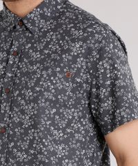 Camisa-Masculina-Estampada-Floral-com-Bolso-Manga-Curta-Chumbo-9101652-Chumbo_4