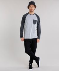 Camiseta-Masculina-Raglan-com-Bolso-Manga-Longa-Gola-Careca-Cinza-Mescla-9120518-Cinza_Mescla_3