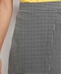 Saia-Feminina-Curta-Estampada-Pied-de-Poule-com-Sobreposicao-e-Faixa-Preta-9977360-Preto_5