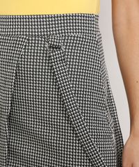 Saia-Feminina-Curta-Estampada-Pied-de-Poule-com-Sobreposicao-e-Faixa-Preta-9977360-Preto_6