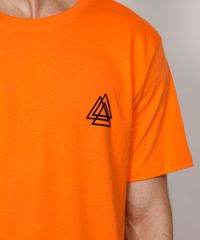 Camiseta-Masculina-Manga-Curta-Triangulos-Flocada-Gola-Careca-Laranja-9981270-Laranja_2