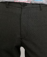 Calça de Alfaiataria Masculina Cropped Preta Detalhe Frontal