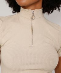 Blusa-Feminina-Manga-Curta-Canelada-com-Ziper-de-Argola-Gola-Alta-Kaki-9680111-Kaki_5