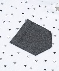 Camiseta-Infantil-Estampada-de-Triangulos-com-Bolso-Manga-Curta-Gola-Careca-Off-White-9148097-Off_White_3