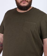 Camiseta-Masculina-Plus-Size-com-Bolso-Manga-Curta-Gola-Careca-Verde-Militar-9956875-Verde_Militar_4