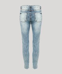 Calca-Jeans-Feminina-Cigarrete-Marmorizada-Destroyed-com-Barra-Desfiada-Azul-Medio-9010649-Azul_Medio_6