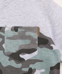 Camiseta-Infantil-Manga-Curta-com-Recorte-Camuflado-e-Bolso-Cinza-Mescla-Claro-9970803-Cinza_Mescla_Claro_3
