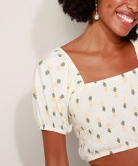 Blusa-Cropped-Feminina-com-Lastex-Estampada-Abacaxis-Manga-Curta-Bufante-Decote-Reto-Off-White-9970032-Off_White_6