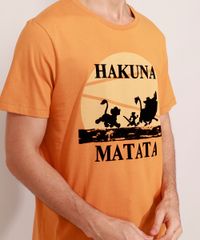 Camiseta-Masculina-Manga-Curta-O-Rei-Leao--Hakuna-Matata--Flocada-Gola-Careca-Mostarda-9982838-Mostarda_6