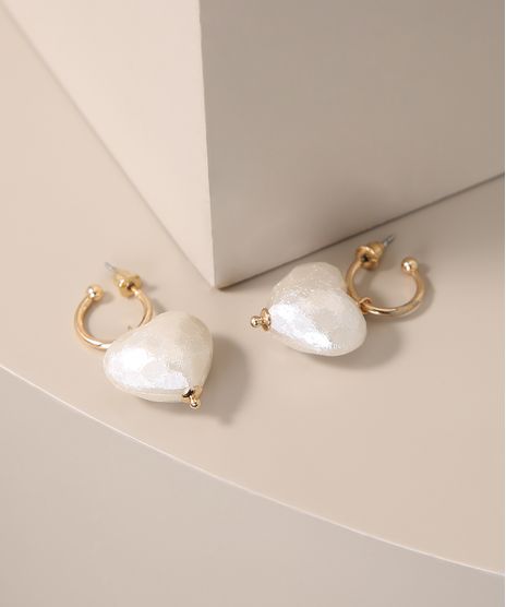 Brinco-Feminino-com-Pingente-de-Coracao-Dourado-9976811-Dourado_1