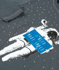 Camiseta-Infantil-Astronauta--I-Need-More-Space--Manga-Longa-Gola-Careca-Chumbo-9183622-Chumbo_3