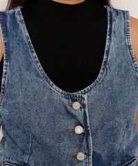 Colete-Cropped-Jeans-Marmorizado-com-Fivela-Decote-Redondo-Azul-Medio-9985785-Azul_Medio_4