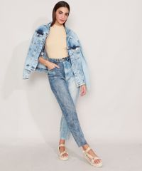 Calca-Mom-Jeans-Marmorizada-com-Lavagem-Contrastante-Cintura-Super-Alta-Azul-Medio-9988939-Azul_Medio_3